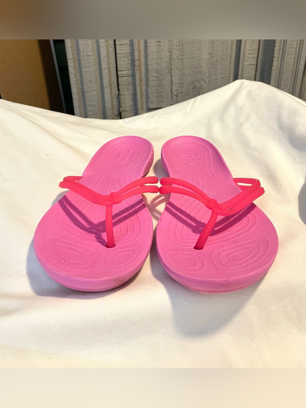 *EUC* CROCS Isabella Flip Flop -Vibrant Pink- Women's Size 8 - Comfort/Poolside